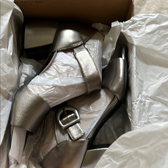 Vionic Shoes - Vionic Silver Metallic Wedge Shoes